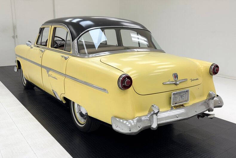1954 Ford Crestline