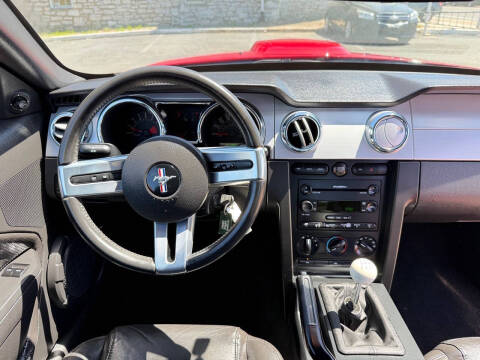 2005 Ford Mustang GT Deluxe