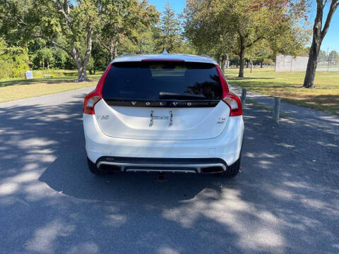 2015 Volvo V60 Cross Country T5