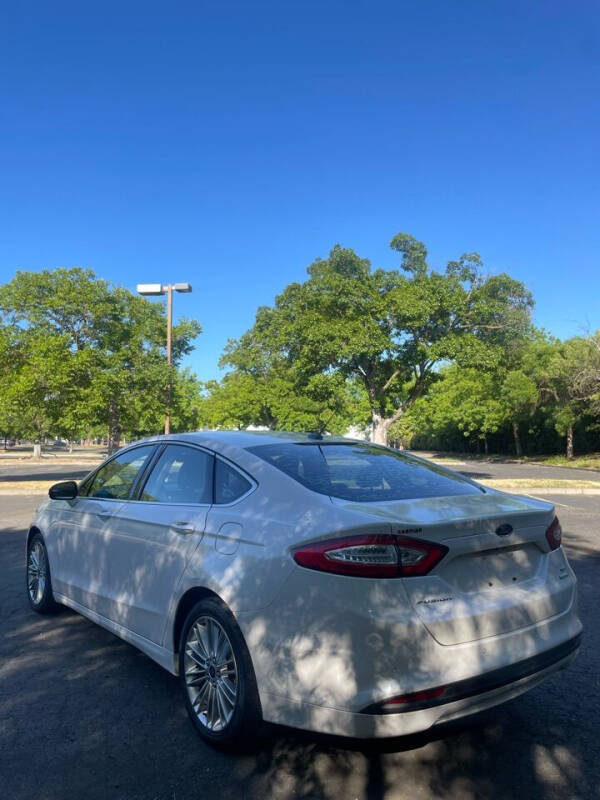 2014 Ford Fusion SE photo 4