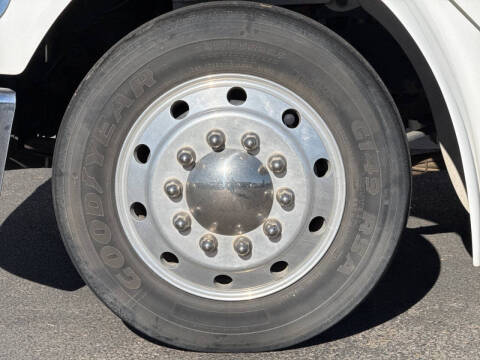 2007 Freightliner M2 106