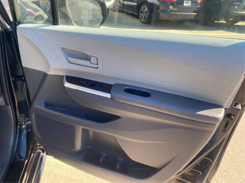 2022 Toyota Sienna LE 8-Passenger