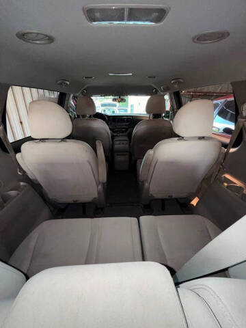 2017 Kia Sedona L