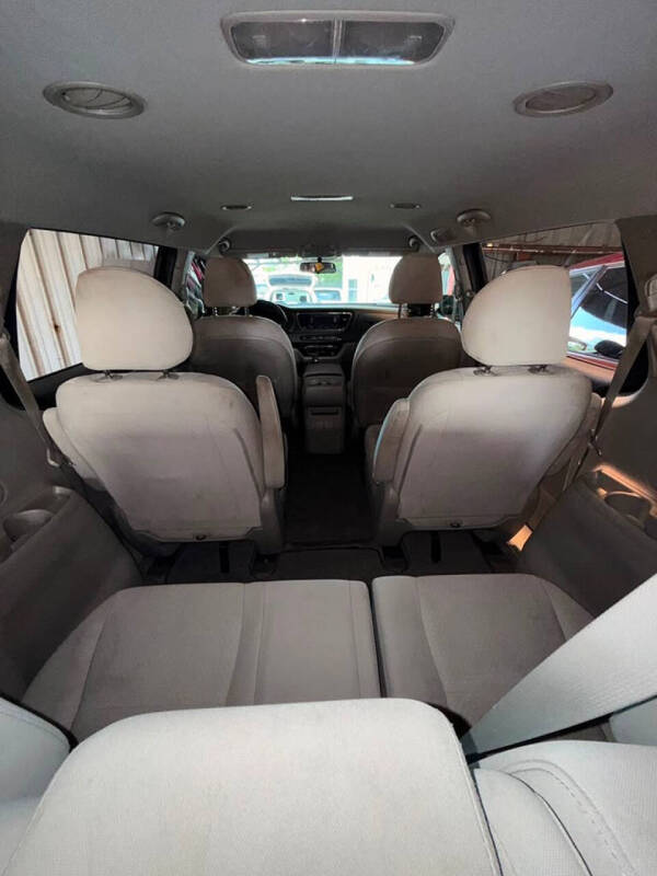 2017 Kia Sedona L
