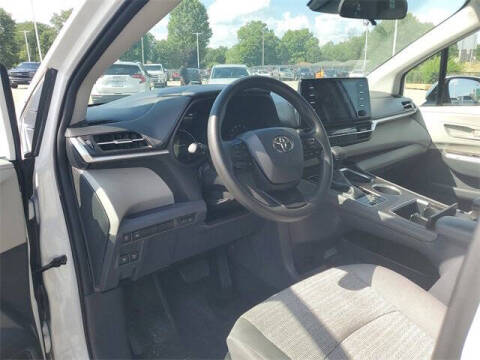 2022 Toyota Sienna LE 8-Passenger