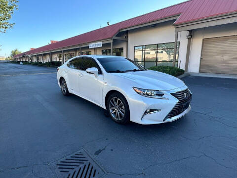 2016 Lexus ES 300h for sale at iRyde Auto Sale, LLC. in Kent WA