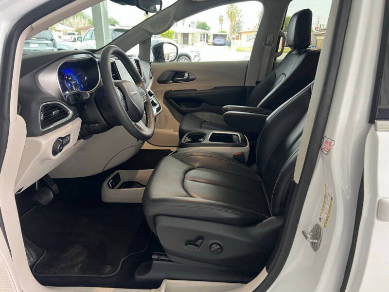 2024 Chrysler Pacifica Touring L