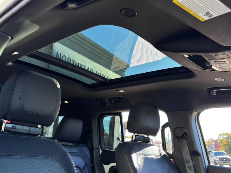 2024 Land Rover Defender 130 P400 X-Dynamic SE