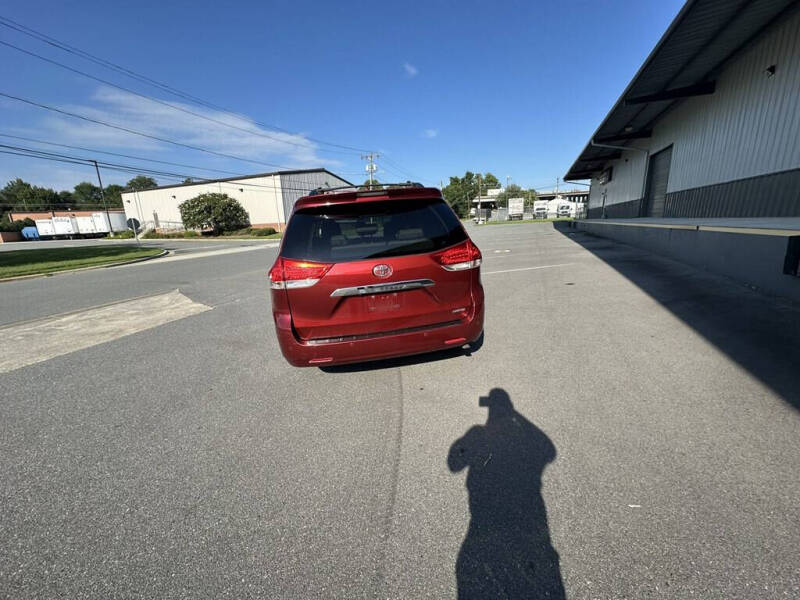 2013 Toyota Sienna XLE 8-Passenger