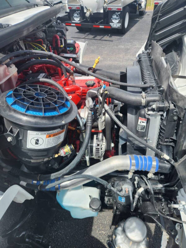 2024 Freightliner M2 106