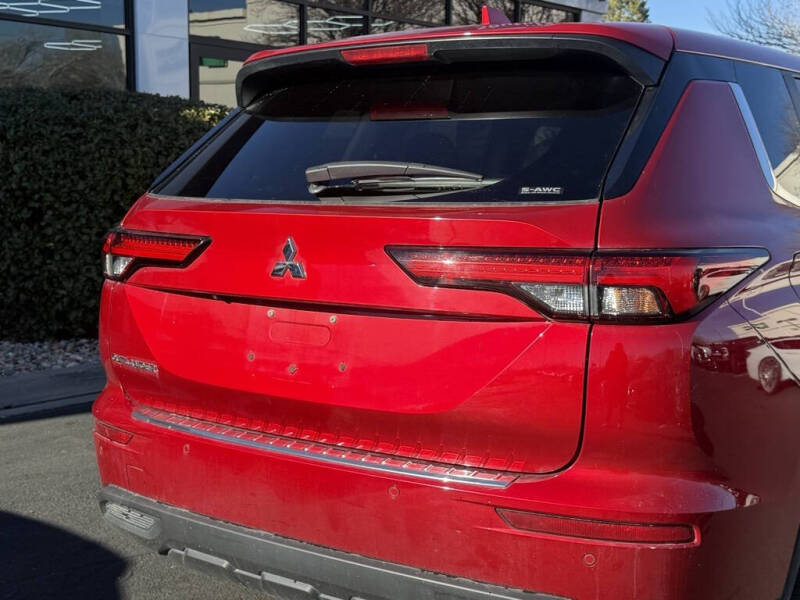 2022 Mitsubishi Outlander ES