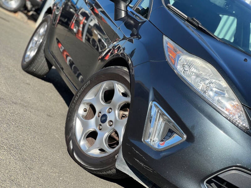 2011 Ford Fiesta SES