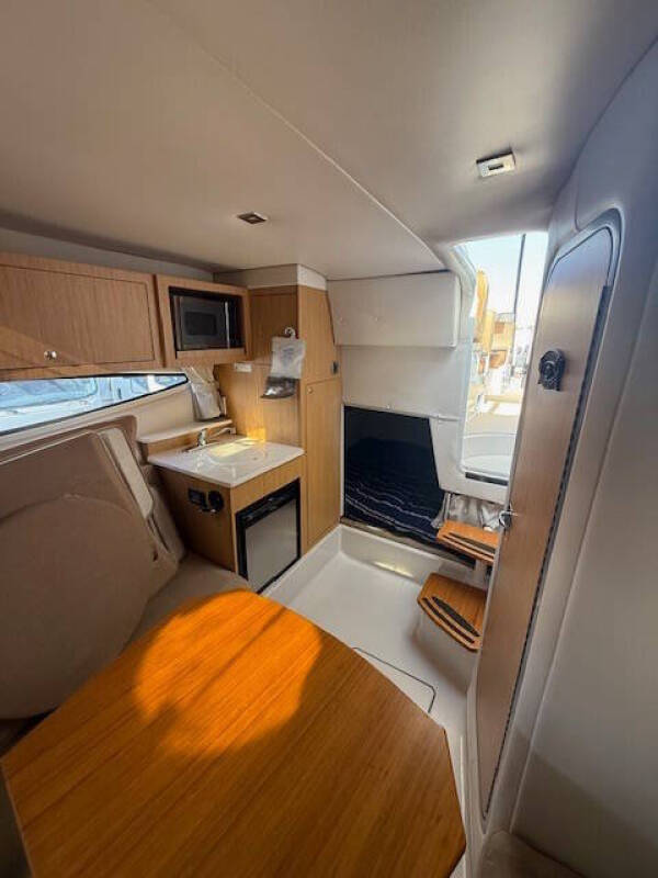 2012 Four Winns V305