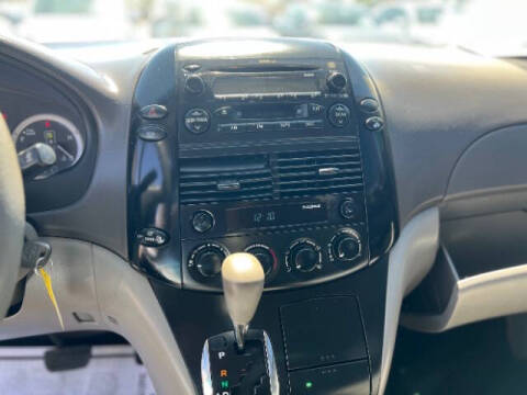 2005 Toyota Sienna LE 7 Passenger