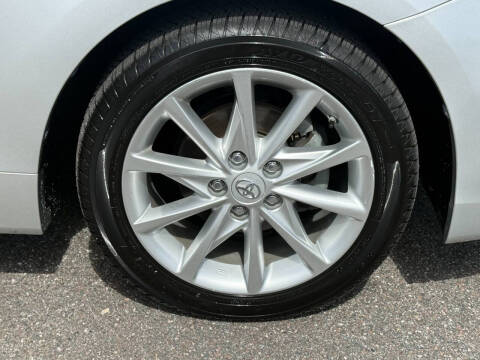 2013 Toyota Prius v Five
