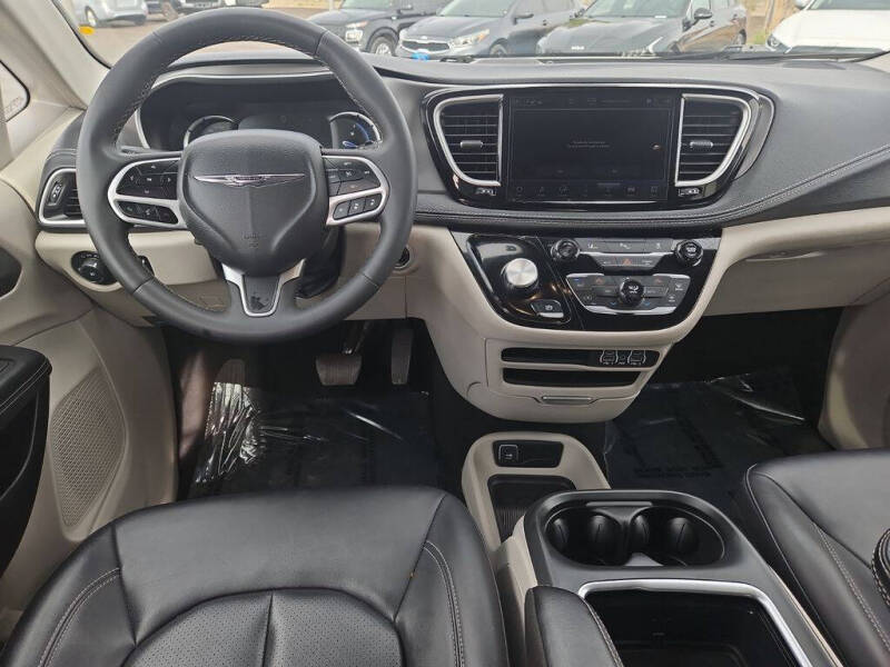 2024 Chrysler Pacifica Plug-In Hybrid Select