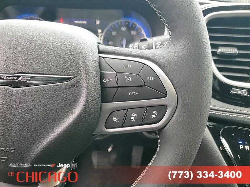 2025 Chrysler Pacifica Select