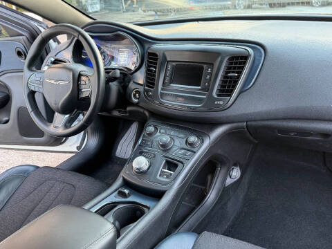 2015 Chrysler 200 S