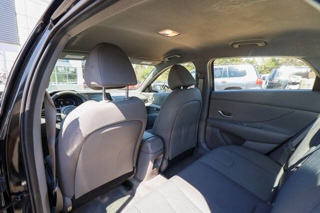 2024 Hyundai Elantra SE