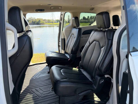 2020 Chrysler Voyager LXi