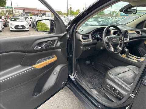 2017 GMC Acadia Denali