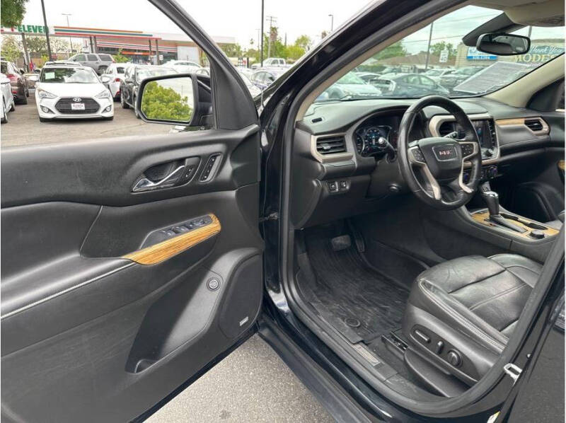 2017 GMC Acadia Denali