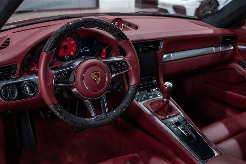 2019 Porsche 911 Carrera 4S