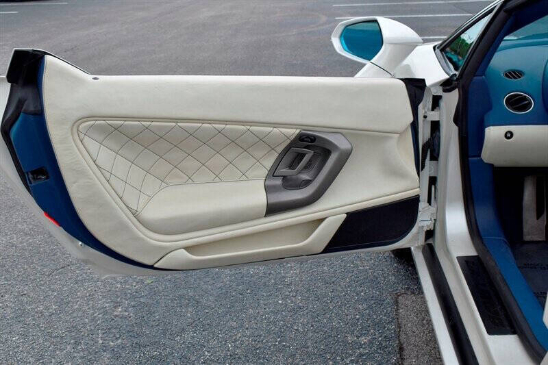 2010 Lamborghini Gallardo Base photo 29