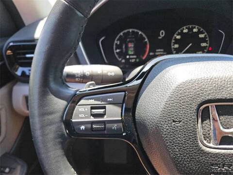 2023 Honda Pilot EX-L w/Rear Captain's Chairs