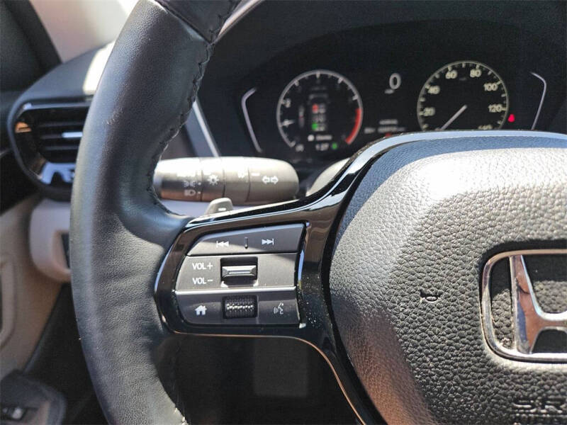 2023 Honda Pilot EX-L w/Rear Captain's Chairs