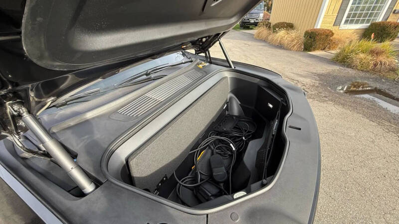 2024 Rivian R1S Adventure