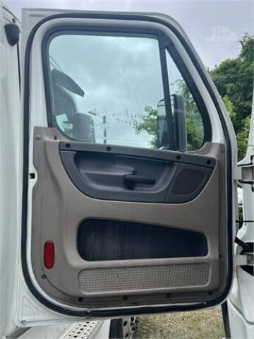 2014 Freightliner Cascadia