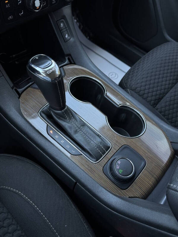 2017 GMC Acadia SLE-2