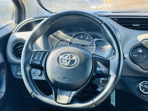 2016 Toyota Yaris 5-Door SE