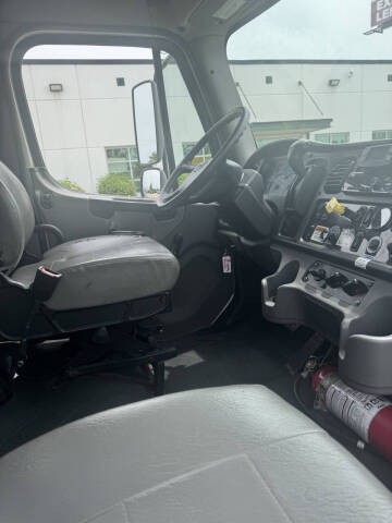 2022 Freightliner M2 106