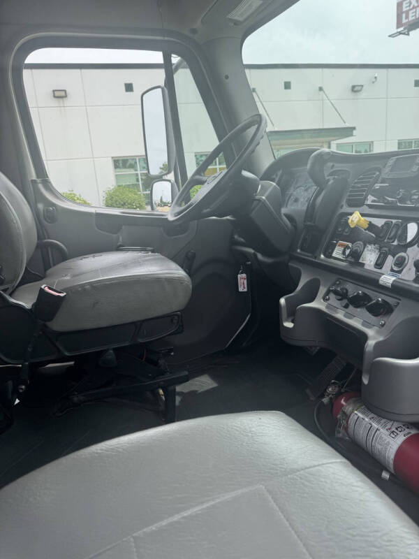 2022 Freightliner M2 106