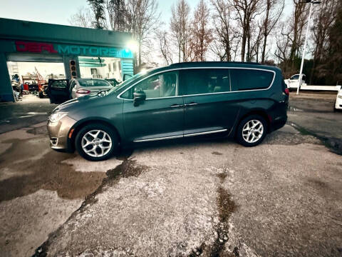 2017 Chrysler Pacifica Touring-L
