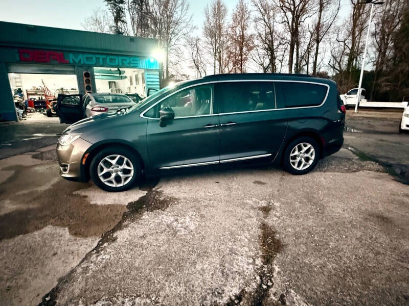 2017 Chrysler Pacifica Touring-L