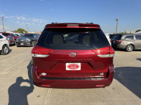 2014 Toyota Sienna LE 7-Passenger
