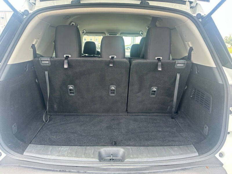 2024 Nissan Pathfinder SV