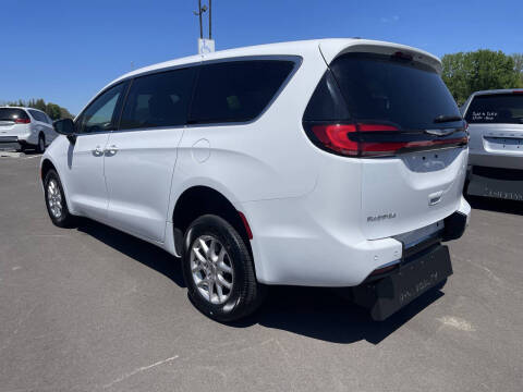 2025 Chrysler Pacifica Select