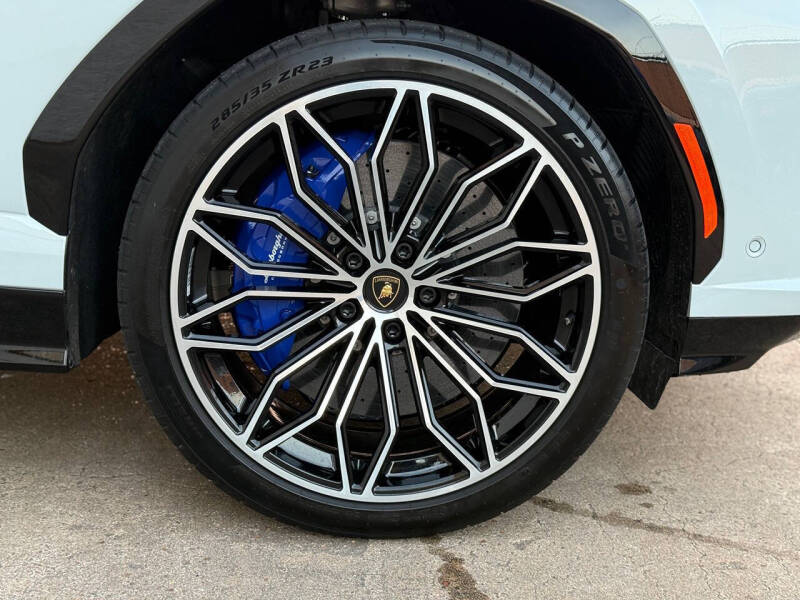 2025 Lamborghini Urus SE