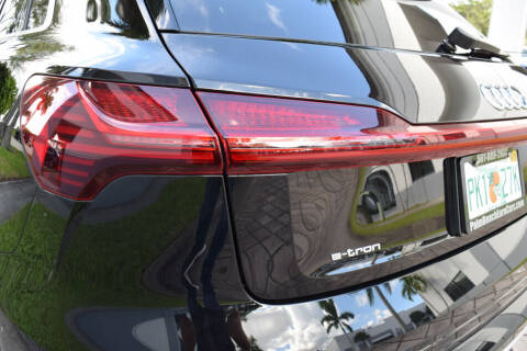 2022 Audi e-tron quattro Premium