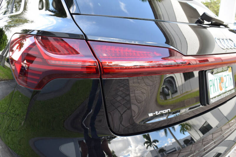 2022 Audi e-tron quattro Premium