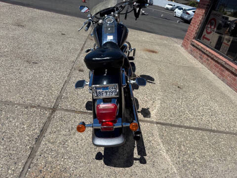 2005 Suzuki Boulevard