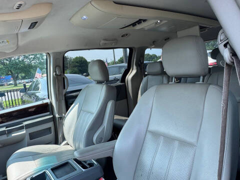 2009 Chrysler Town and Country Touring