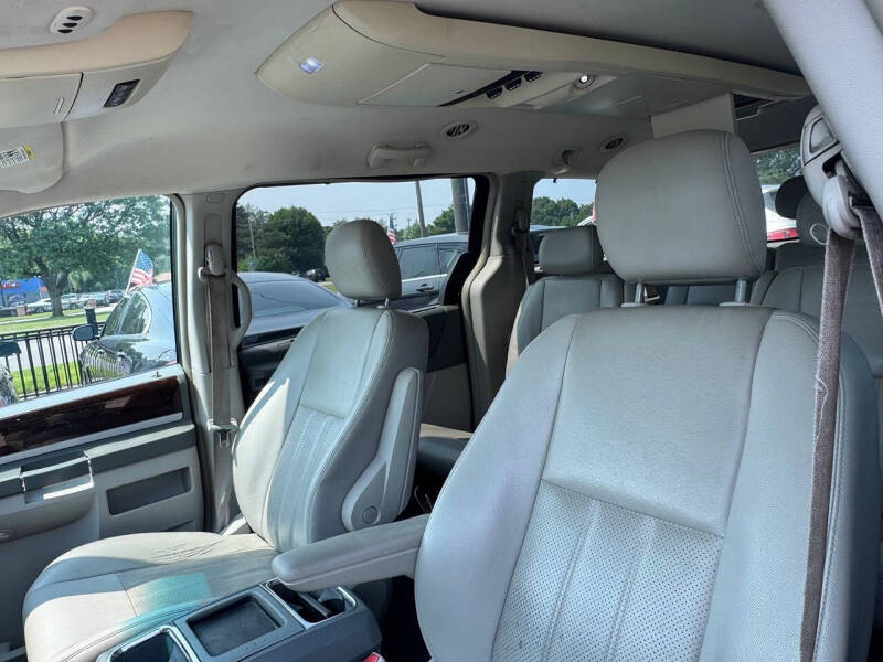 2009 Chrysler Town and Country Touring