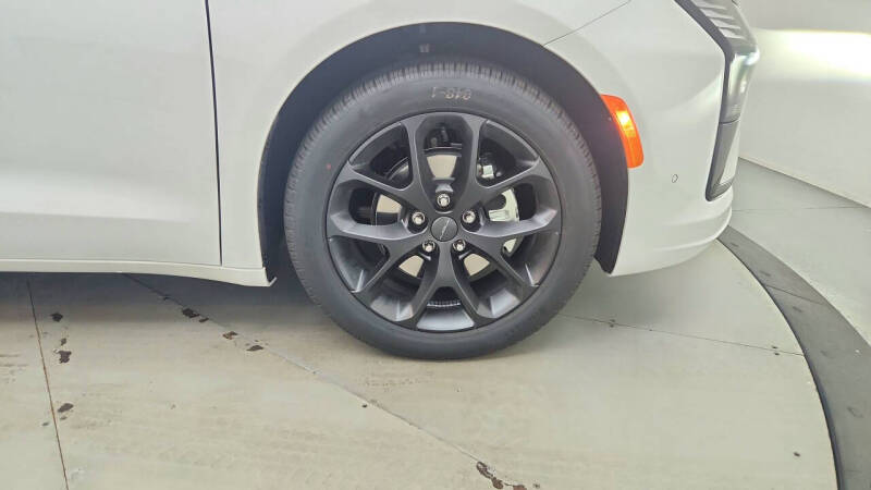 2027 Chrysler Pacifica Limited