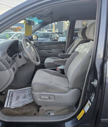 2009 Toyota Sienna LE 7-Passenger