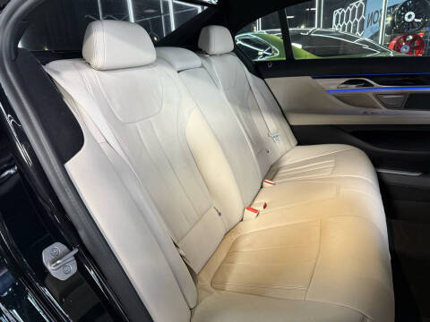 2022 BMW 7 Series 740i